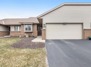 1672 Lakeview Dr, Zeeland, MI 49464