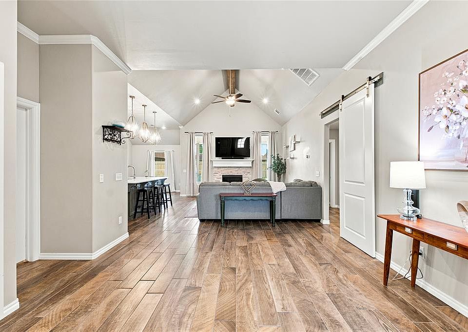 1st image of 805 Patrick Way