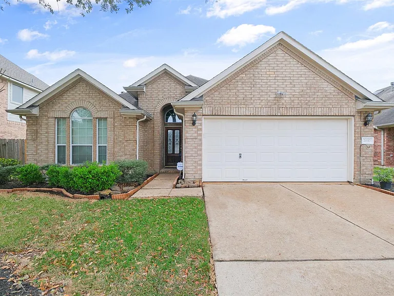 2610 Easton Springs Ct — Photo 1