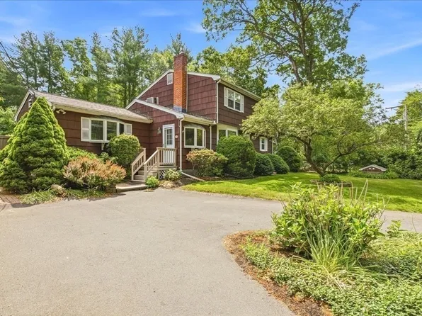 93 Hudson St, Halifax, MA 02338
