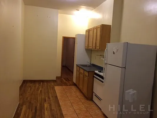 Rented by Hillel Realty Group | media 15