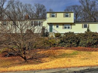 20 Ridgewood Dr, Monroe, CT 06468