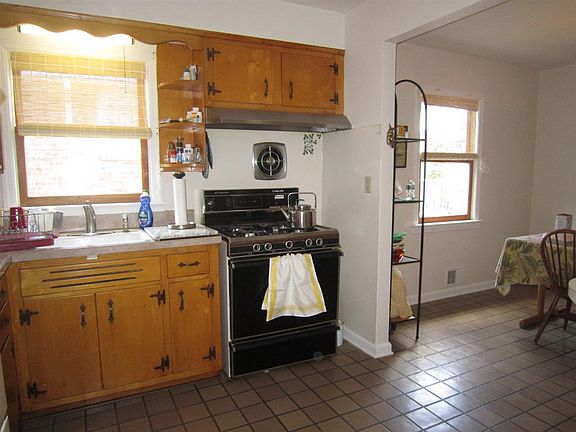 5th image of 193 W 25th St