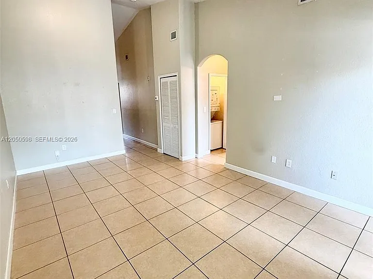 1652 SE 28th St #202 — Photo 4