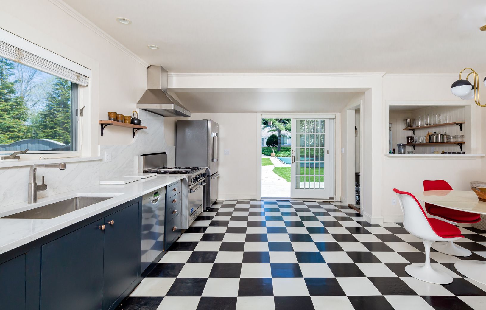  Newly Renovated Expansive Kitchen
