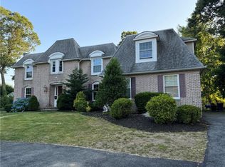 74 Mountain Laurel Dr, Cranston, RI 02920