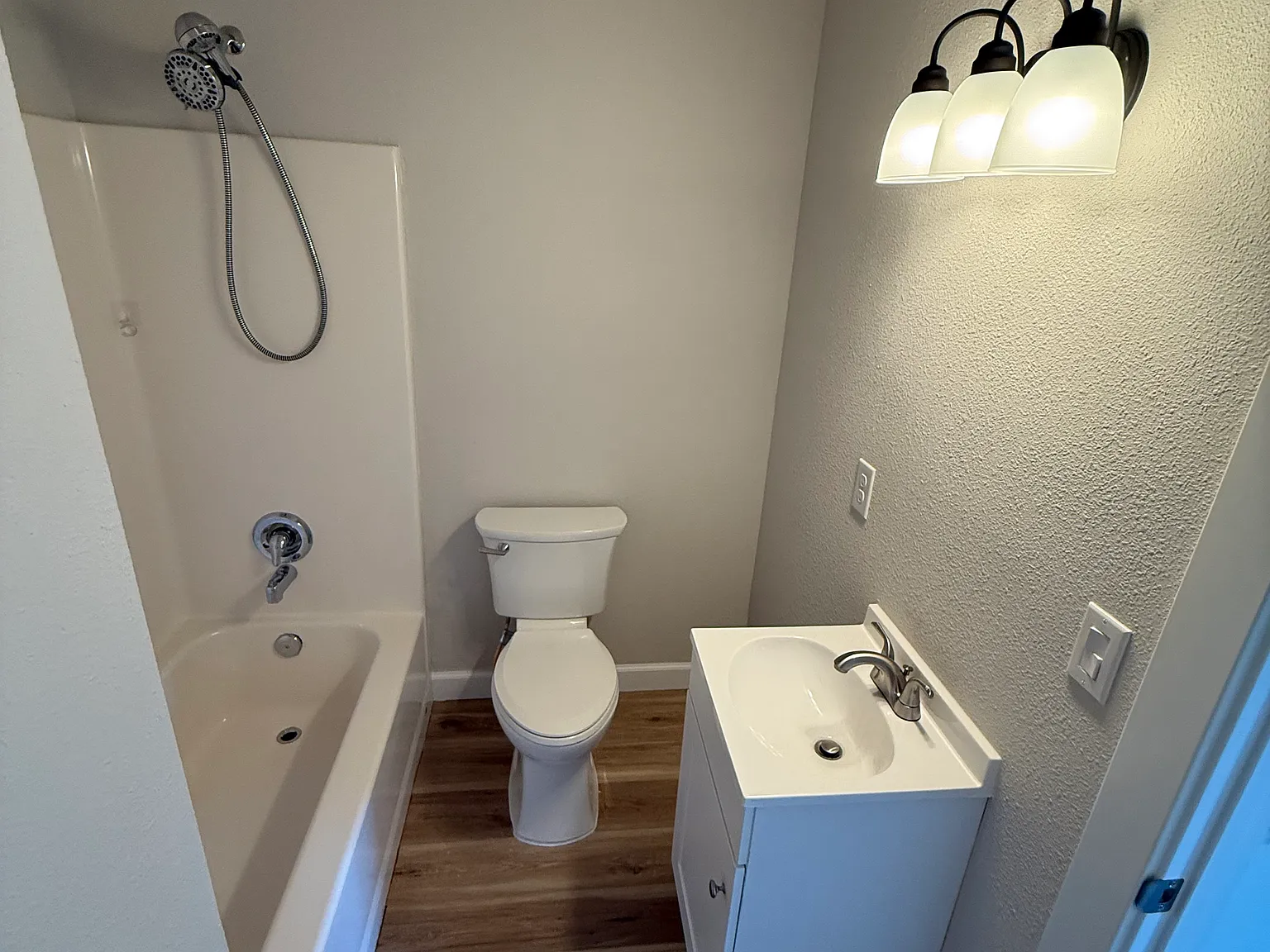 1 bed, 400 sqft, $1,100 — Photo 3
