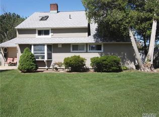 160 Elm Dr E, Levittown, NY 11756