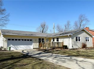 9 N Virginia Dr, Lovington, IL 61937