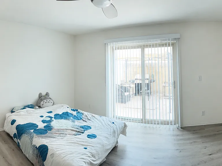 825 Warwick Ave — Photo 3