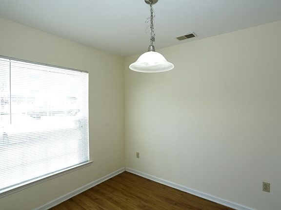 3rd image of 1308 Hemlock Ct