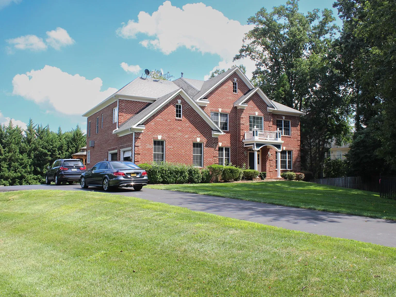 6 bed, 6000 sqft, $7,550 — Photo 3