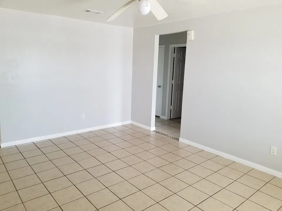 Living Room (2)