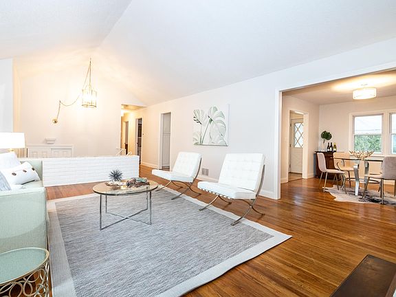 4th image of 7 Edgemont Cir