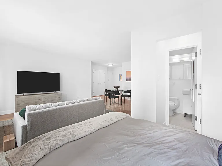 141 E 33rd St #11H — Photo 7