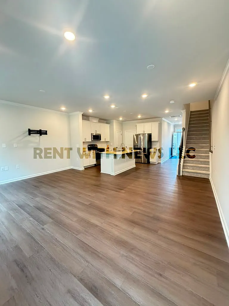 3 bed, 2.5 bath, 1581 sqft, $1,650 — Photo 4