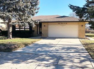 4702 Thorntree Ln, Rolling Meadows, IL 60008