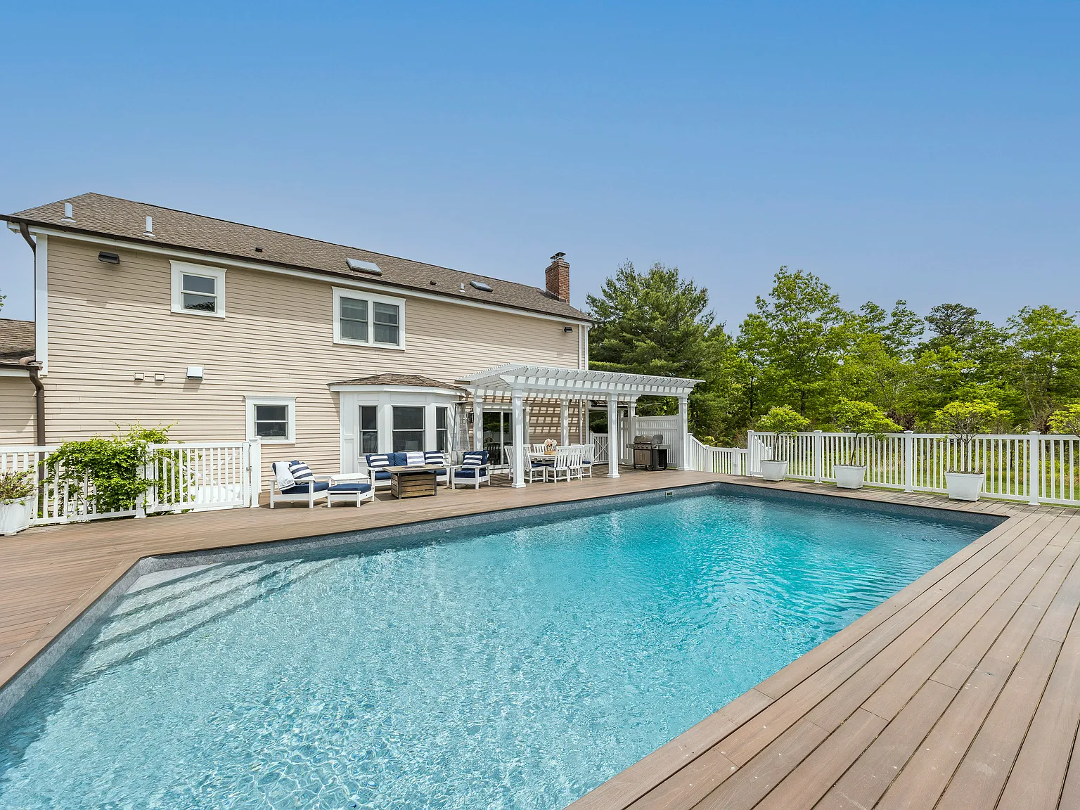 Private 3.5-Acre Sag Harbor Estate Pool Hot Tub Gym Near Village — Photo 3