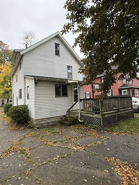 3 bed, $1,400 — Photo 2