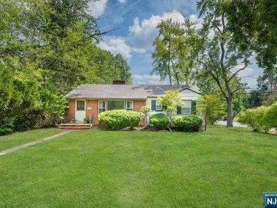 13 Walnut St, Livingston, NJ, 07039