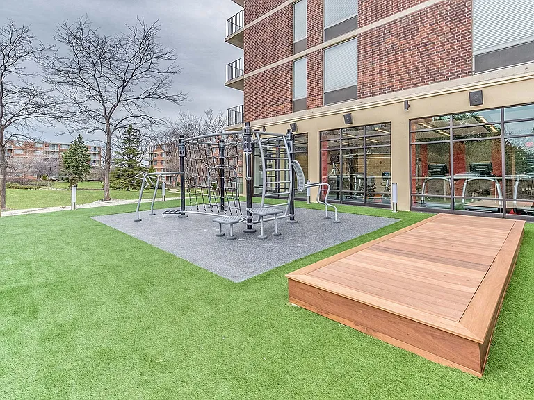 Yorktown Apartments — Photo 21