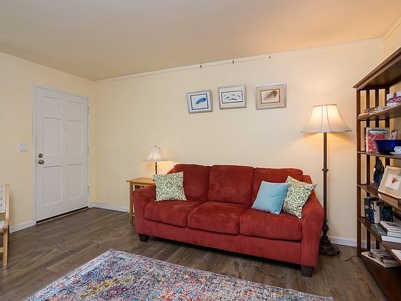 5th image of 2044 Robinson Ave #C-1