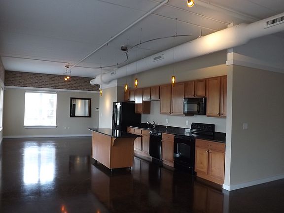 Kitchen/Living Area