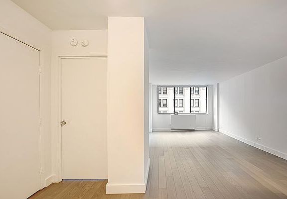 3rd image of 300 Mercer St APT 14H