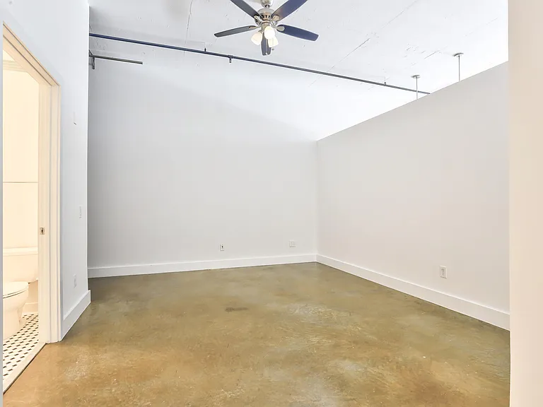 180 NE 4th Ave #204 — Photo 6