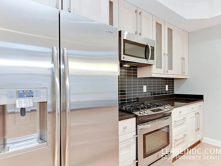 233 R St NE #A — Photo 9