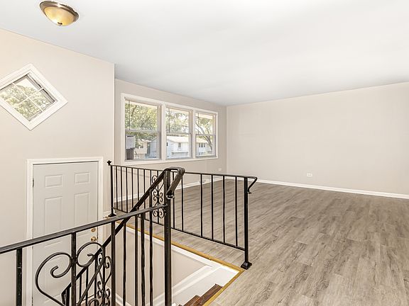 4th image of 3510 Chestnut Dr