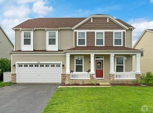 907 Heartland Park Ln, Antioch, IL 60002
