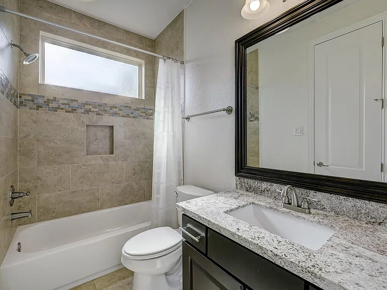 1518 Birdsall St #C — Photo 18