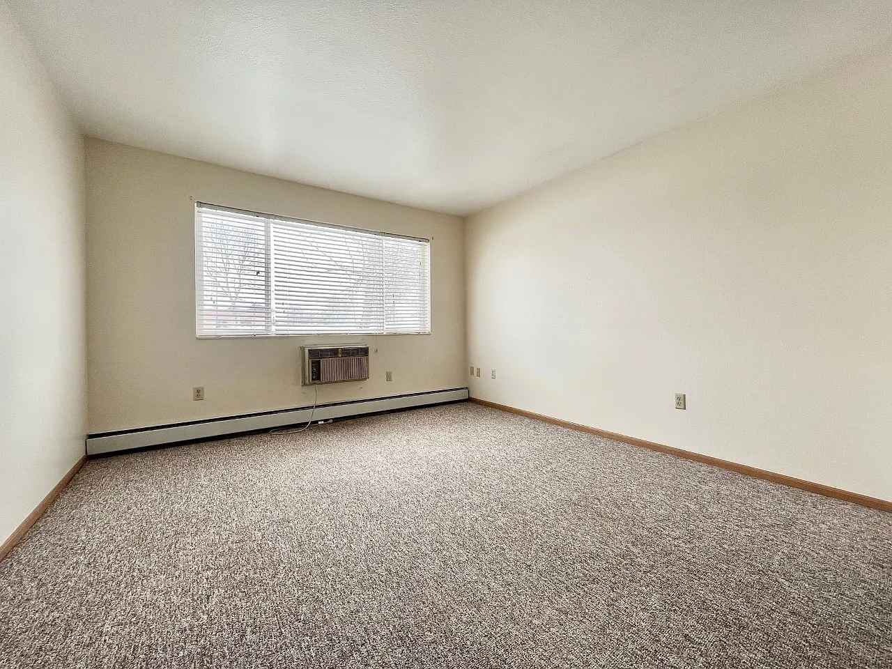 2 bed, $1,050 — Photo 3