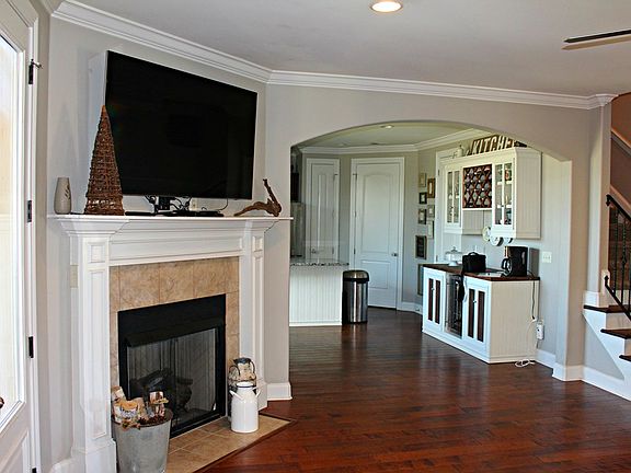 5th image of 318 Lakes Dr N