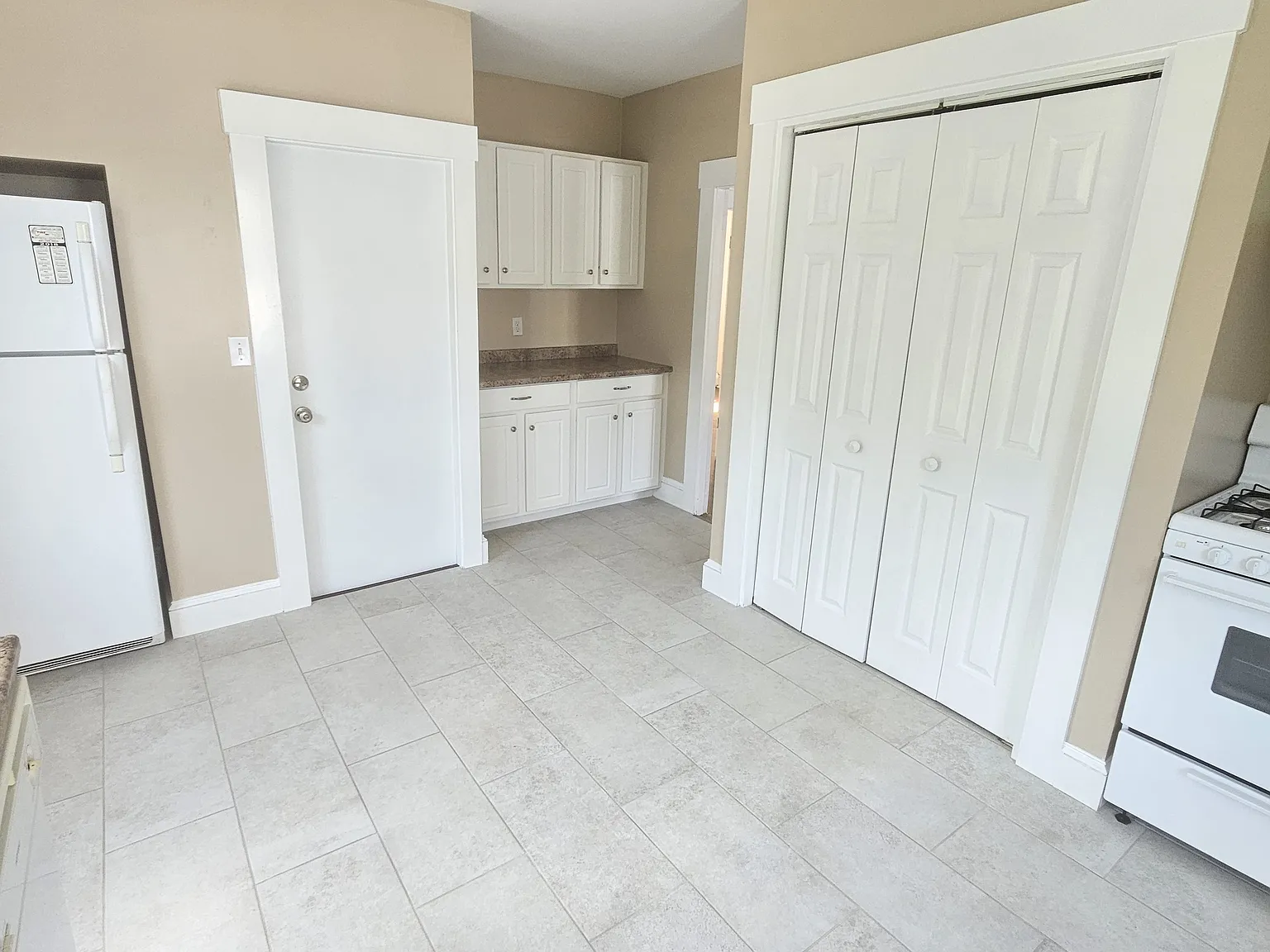 2 bed, 900 sqft, $1,950 — Photo 3