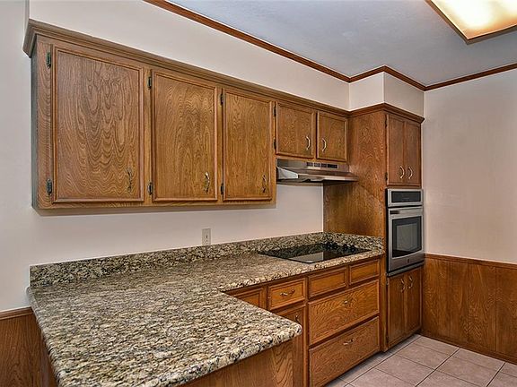 4th image of 311 Amesbury Cir
