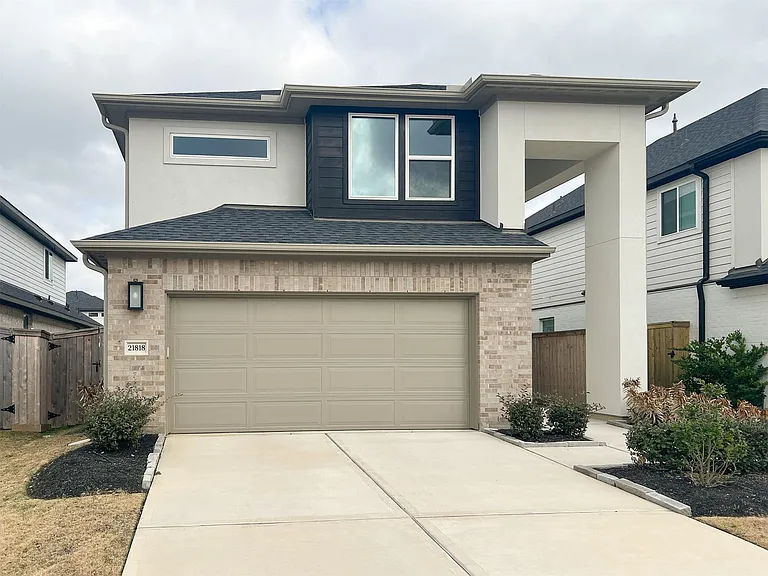 21818 Fitzroy Manor Ln — Photo 2