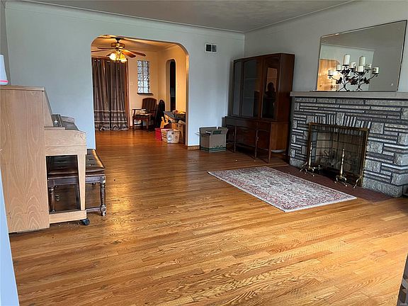 3rd image of 9237 Cottonwood Dr