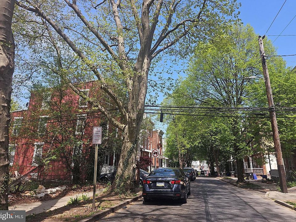 2nd image of 208 N 15th St