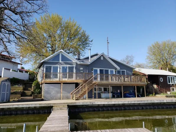 27100 Mahle Landing Rd, Sturgis, MI 49091