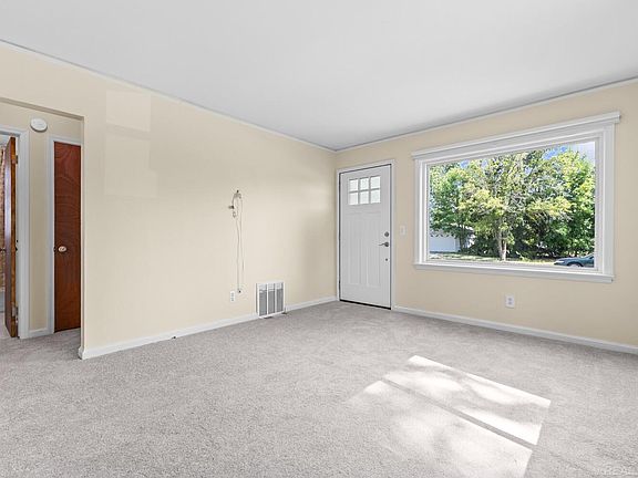 5th image of 20626 Ridgemont Rd