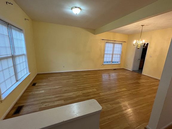 2nd image of 2109 Pemberton Rd