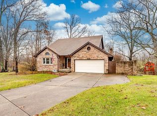 2402 Bevington Ln, Hamilton, OH 45013