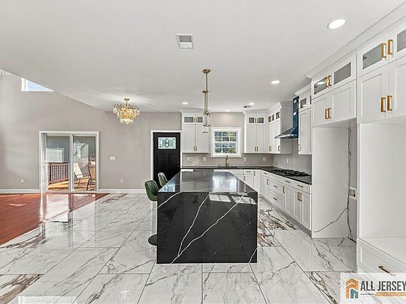 3rd image of 1855 Woodland Ave