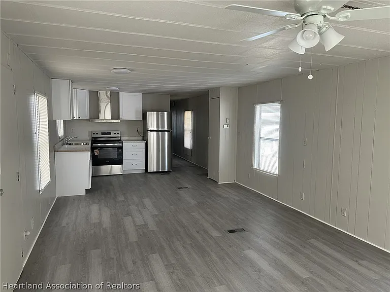 3542 Fairmount Dr — Photo 2
