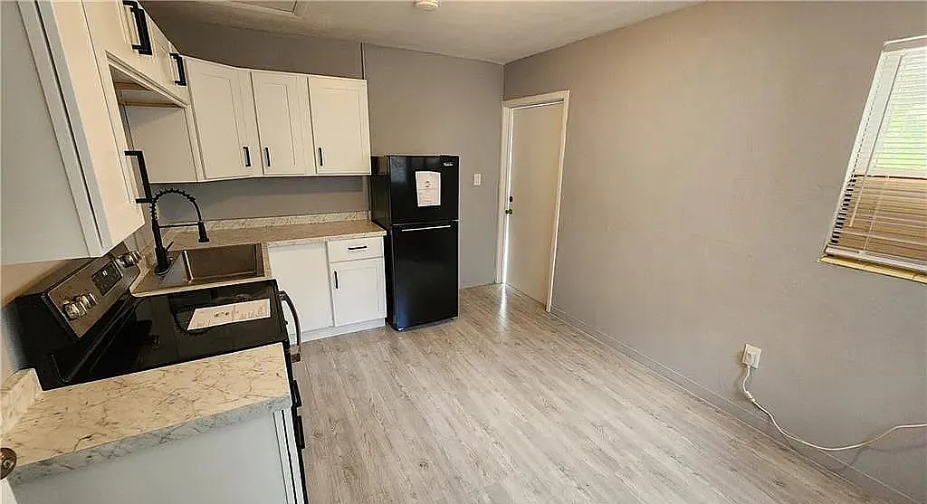 2252 Maple Ave — Photo 3