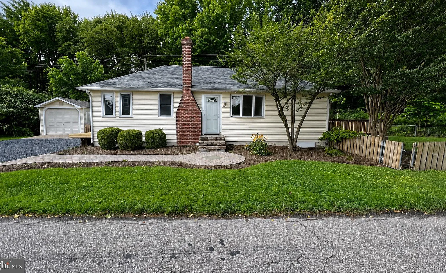 2 bed, 840 sqft, $2,850 — Photo 1