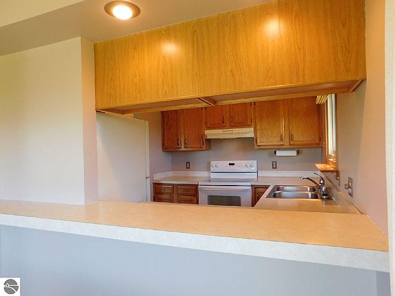 4th image of 2677 Green Meadows Dr