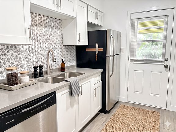 5th image of 2601 E Turney Ave APT 3